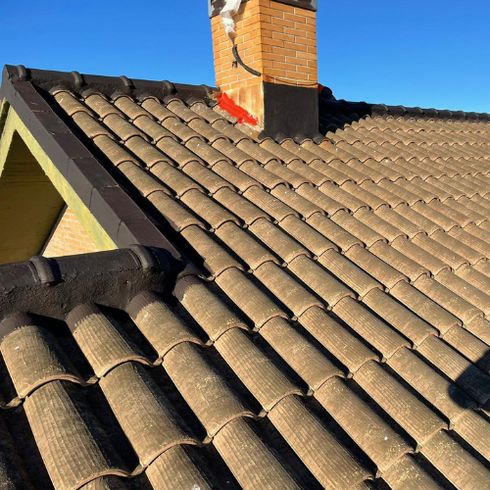 limpiezadetejadoyarreglodefisurasygoterasenviviendaunifamiliarenTerrassa 486w